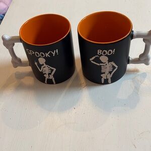 NWOT Spectrum Designz Spooky Skeleton Black and Orange Mugs Set